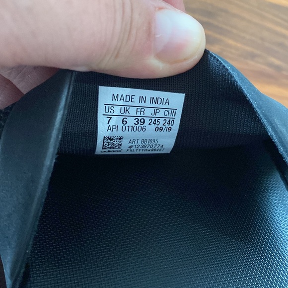 Adidas women’s slides sandals like new - Picture 3 of 4